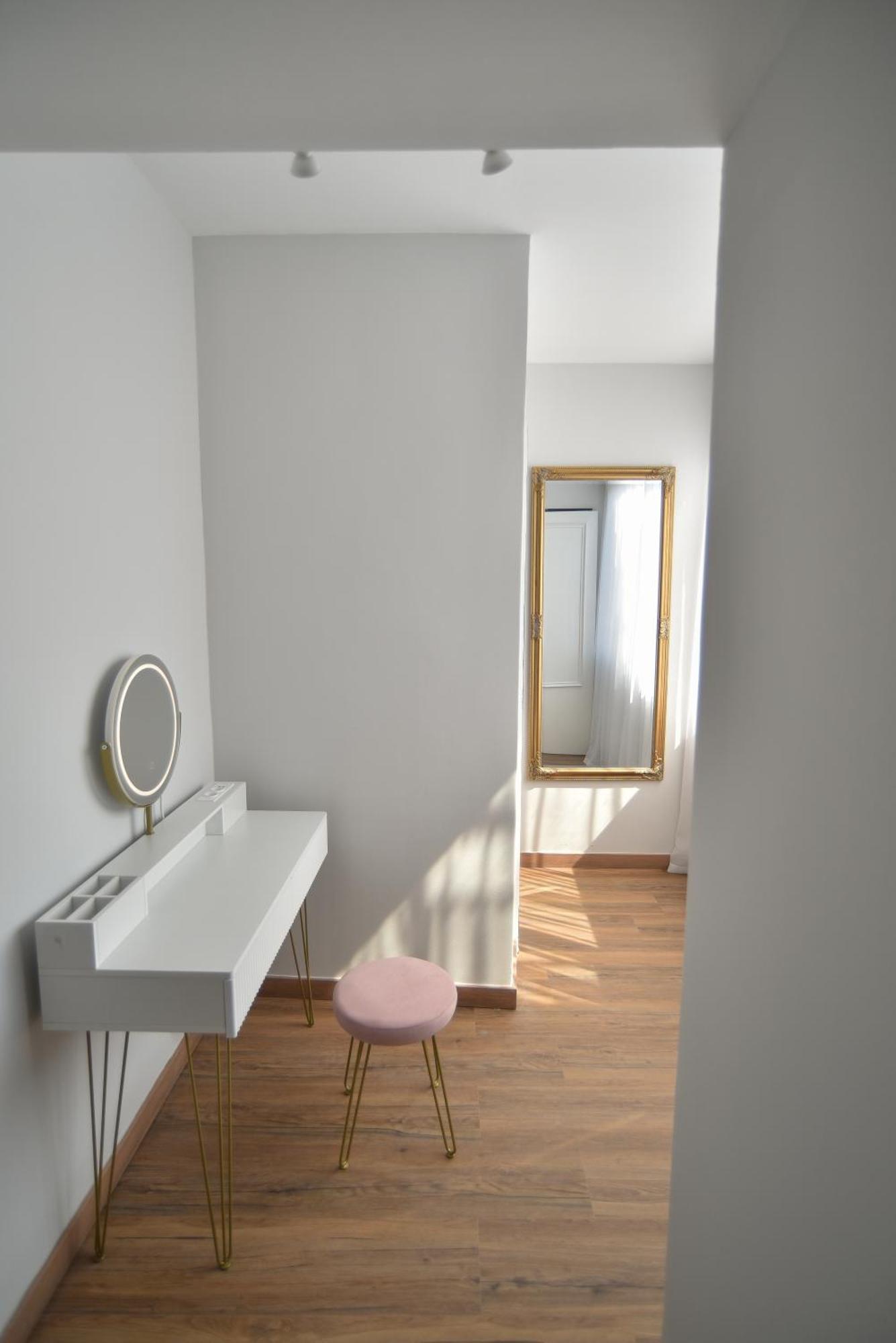 Apartment Black And White 6 *