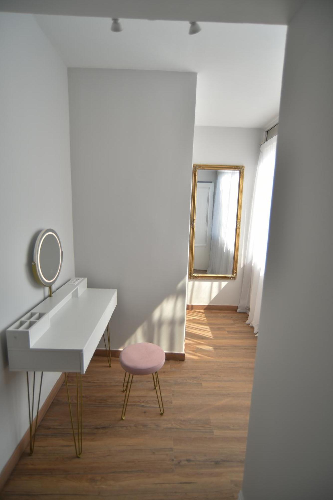 Apartment Black And White 6 *